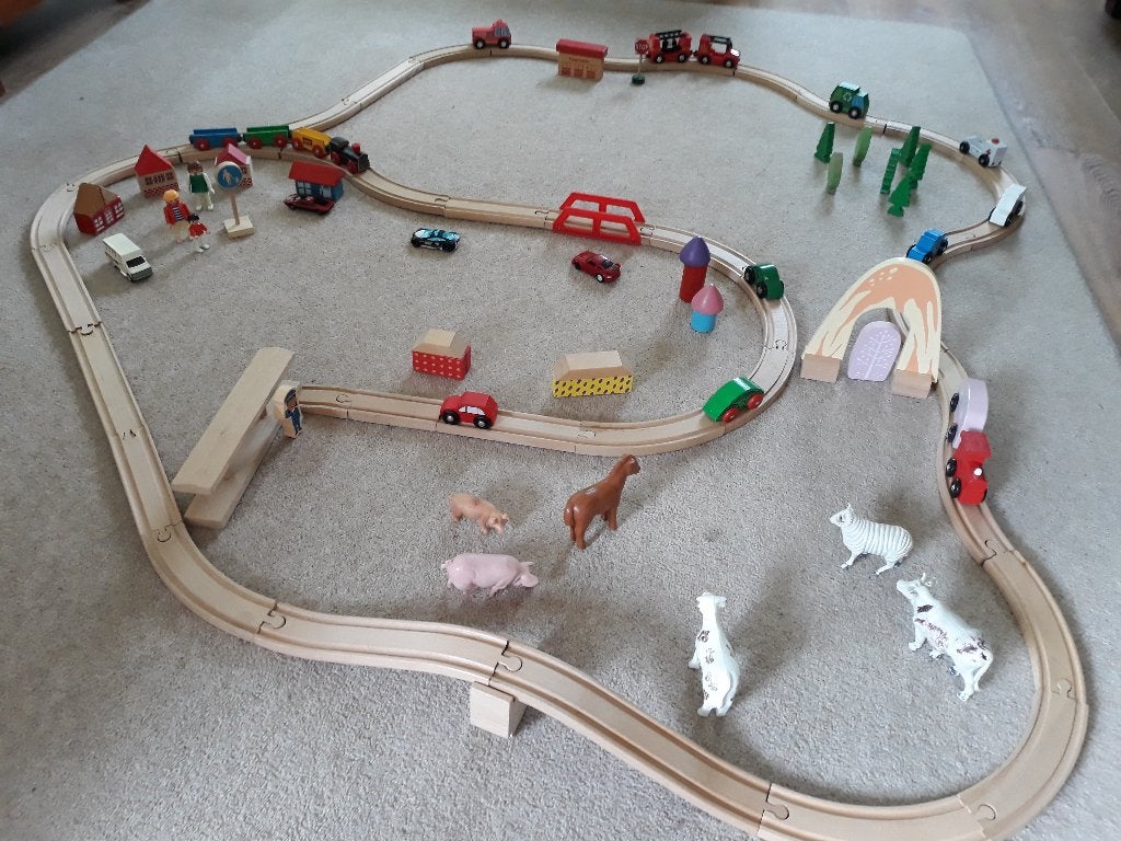 Houten trein + Rails en veel extra's, Ophalen of Verzenden, Gebruikt, Rij- of Hobbelspeelgoed