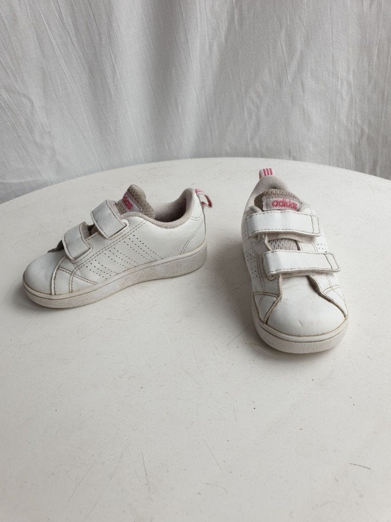 Leuke witte meiden sneakers. Mt 24. Merk Adidas, Meisje, ., Schoenen, Ophalen of Verzenden