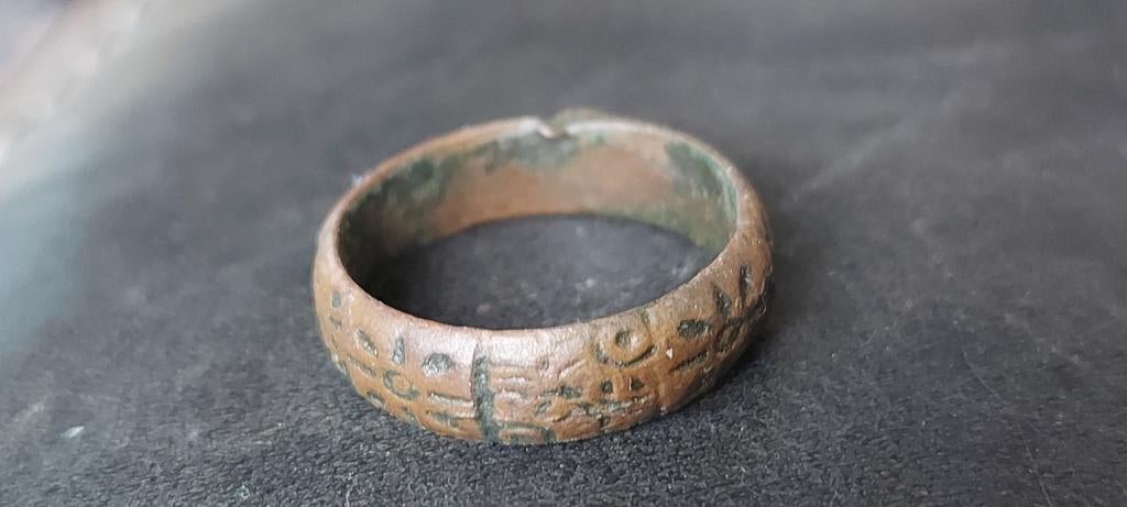 Antieke bronzen ring bodemvondst, Sieraden, Tassen en Uiterlijk, Ringen, Ophalen of Verzenden, Zilver, Dame