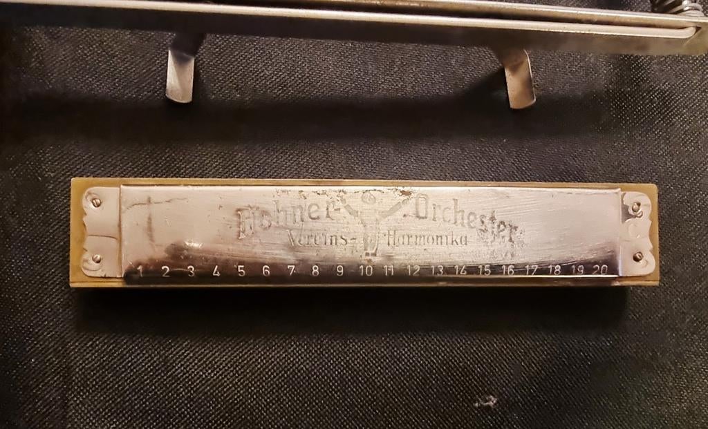 Mondharmonicaklem met Hohner Orchestra mondharmonica, Muziek en Instrumenten, Blaasinstrumenten | Mondharmonica's, Ophalen of Verzenden