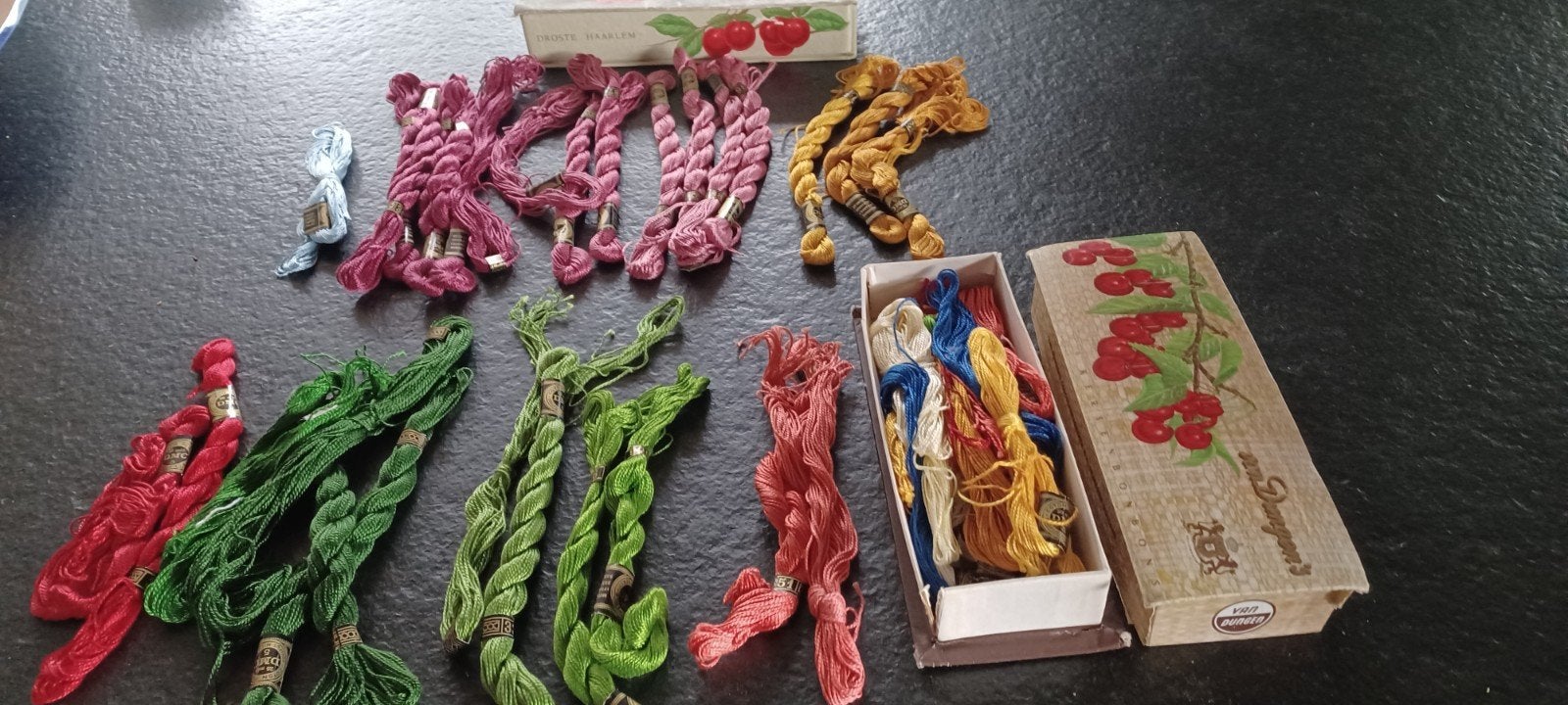 Lot DMC Coton Perlé Borduurgaren Dikte 5 - Diverse Kleuren, Ophalen of Verzenden, Zo goed als nieuw, Handborduren, Borduurgaren of Zijde