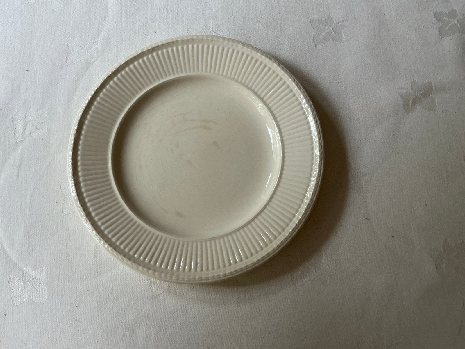 Wedgwood Edme gebaksbord, Huis en Inrichting, Ophalen of Verzenden, Aardewerk, Bord(en)