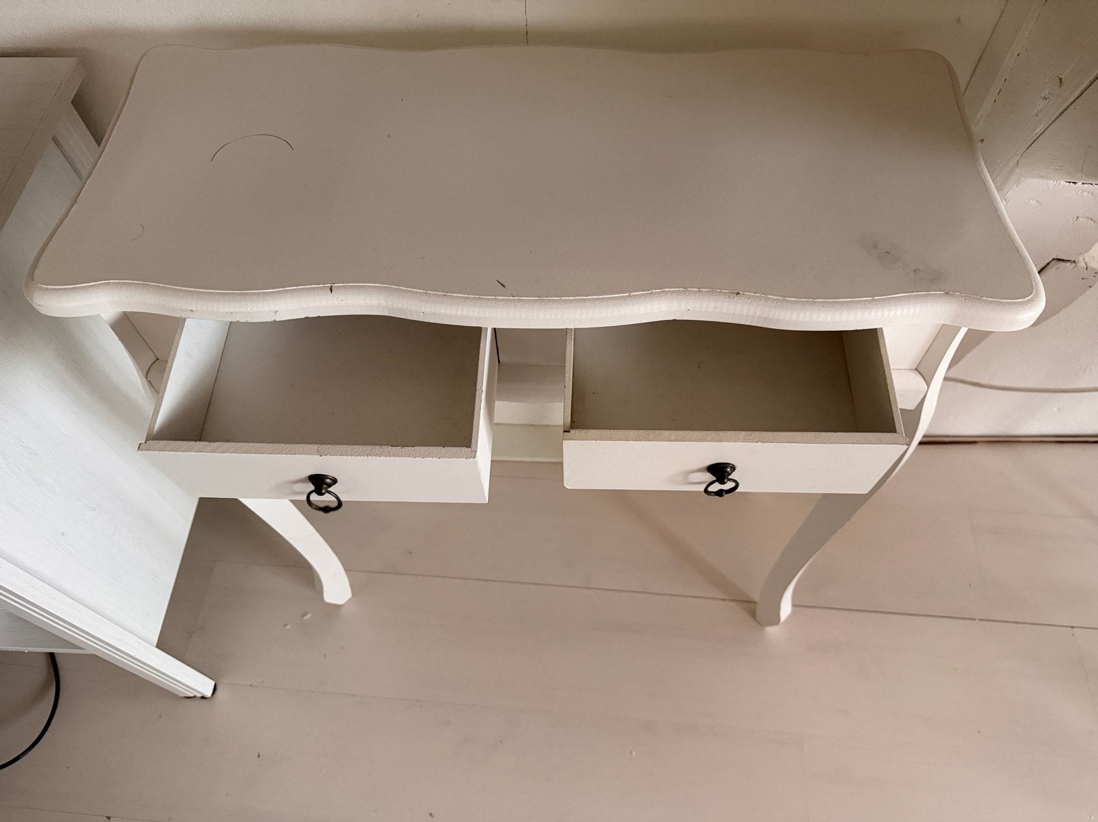 Witte sidetable met 2 lades, Huis en Inrichting, Ophalen, Gebruikt, 50 tot 100 cm, Overige houtsoorten