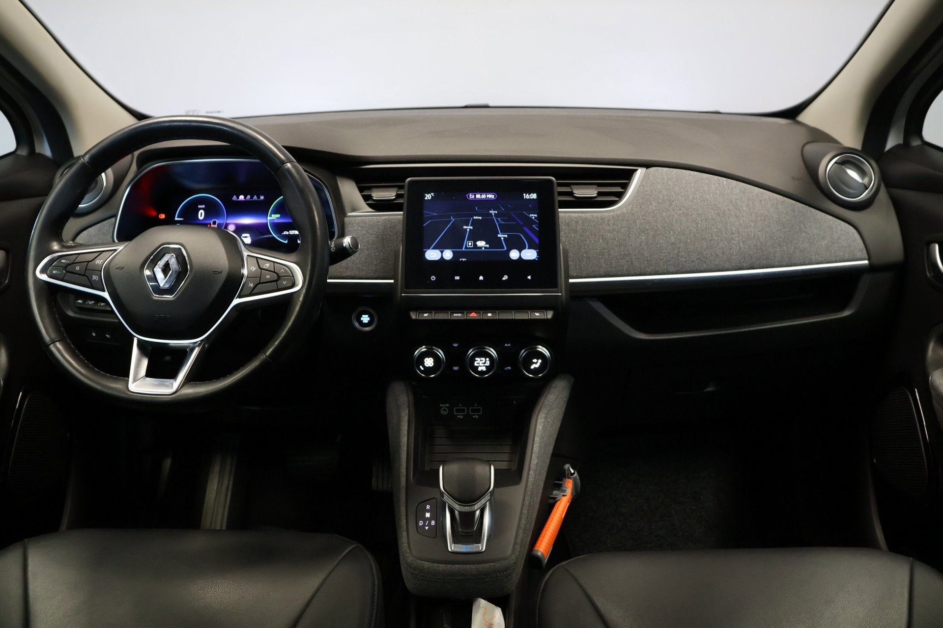 Renault ZOE R135 Intens 52 kWh SOH 92% |Koopaccu|Stoelverver, 136 pk, Gebruikt, Zwart, Leder en Stof