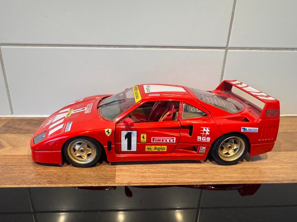 model auto 1:18 - Ferrari F40 Race (1987) – Burago, Hobby en Vrije tijd, Modelauto's | 1:18, Ophalen of Verzenden, Gebruikt, Auto