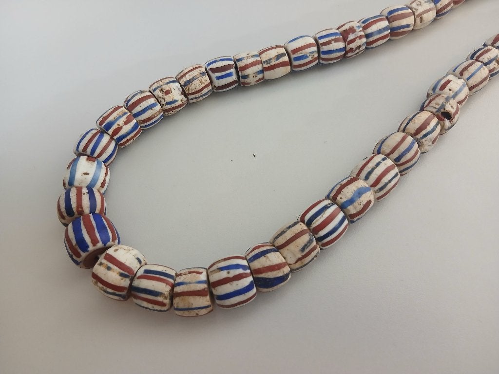 Ketting met glazen handelskralen - Dutch beads, 1850-1925, Ophalen of Verzenden, Overige materialen, Ketting