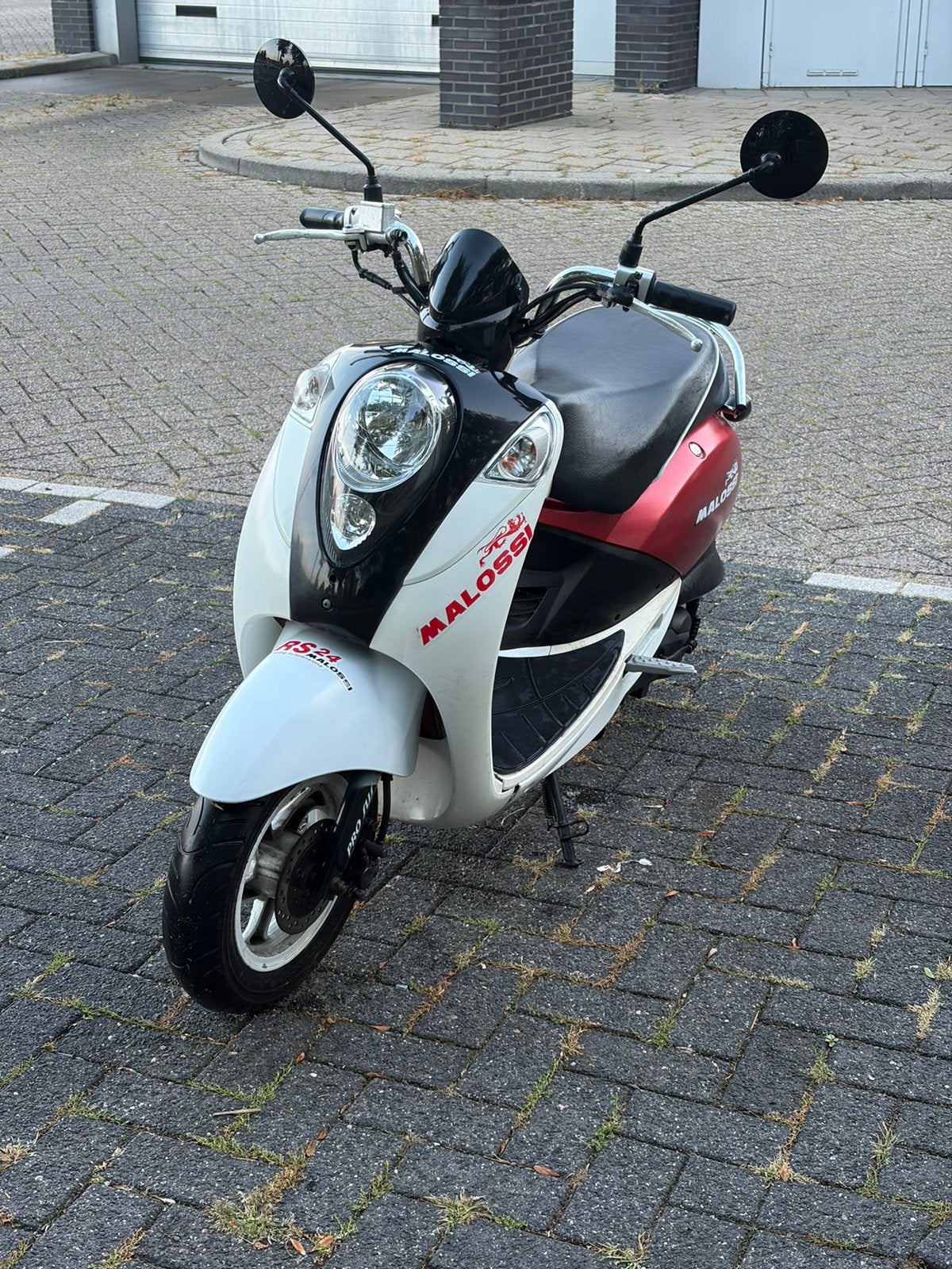 Sym mio brom 2016, Fietsen en Brommers, Ophalen of Verzenden, Zo goed als nieuw, Benzine, Mio