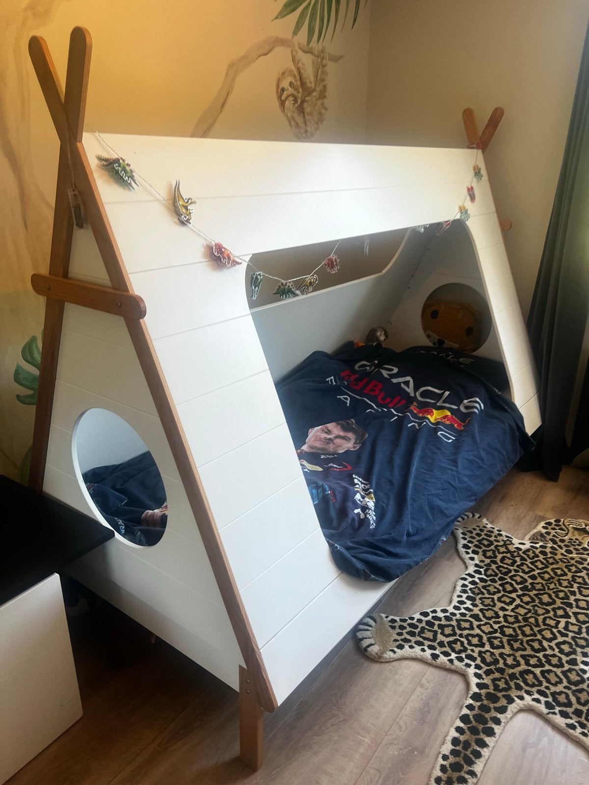 Leuk Woood Tipi Bed - Fijn en degelijk kinderbed, Ophalen, 85 tot 100 cm, Gebruikt, Matras