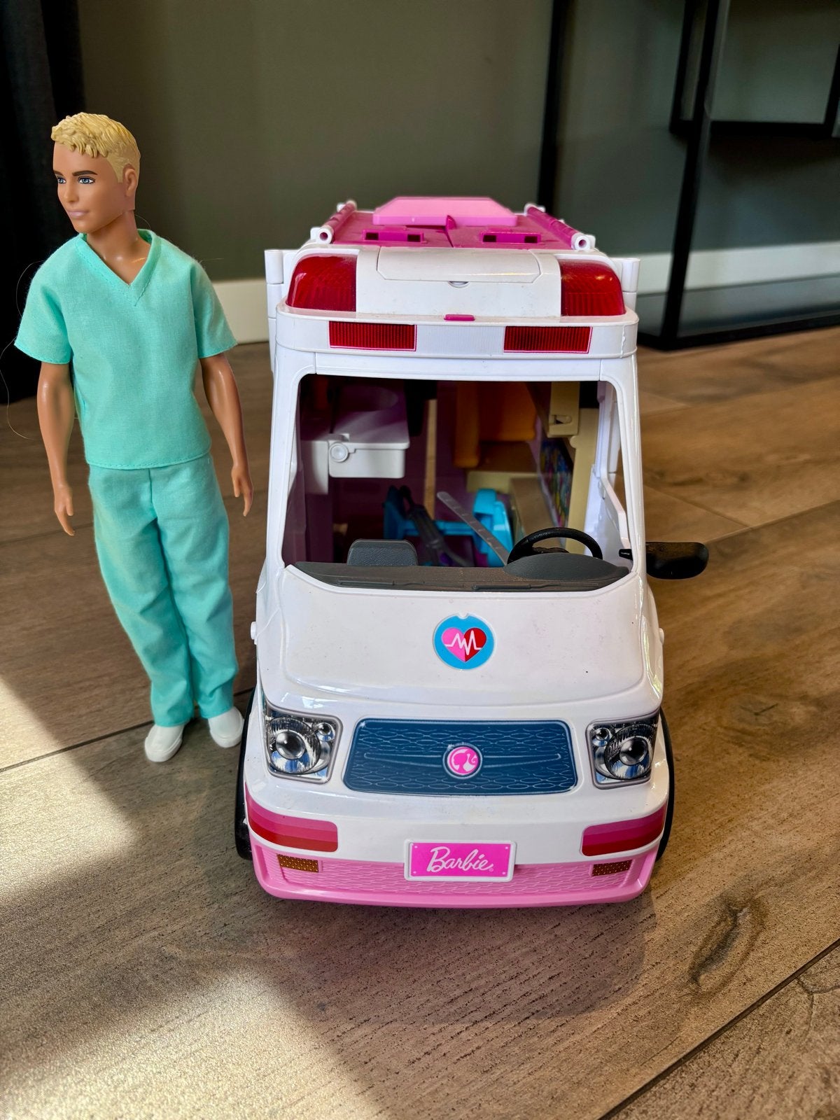 Barbie Ambulance Speelset met Ken en Barbie, Ophalen, Zo goed als nieuw, Meisje