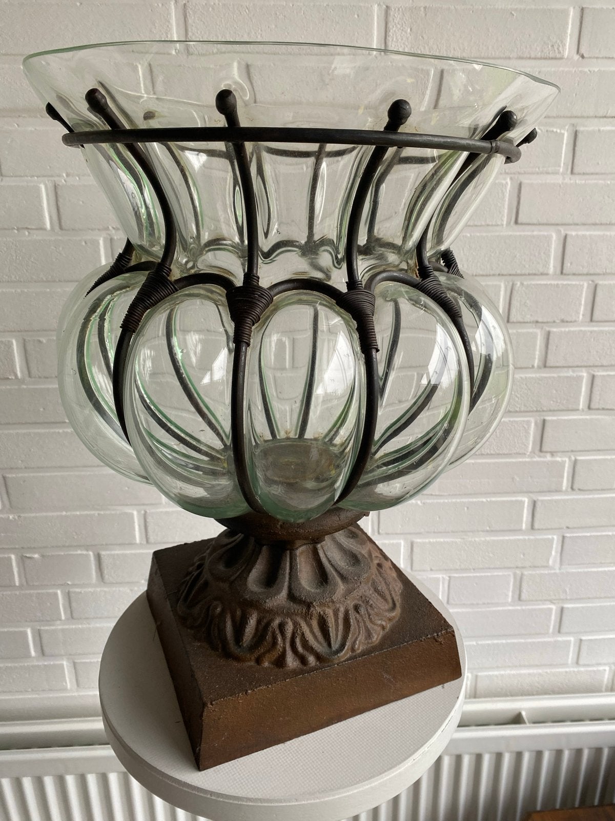 Glazen vaas met metalen voet - 40 cm hoog, Ophalen