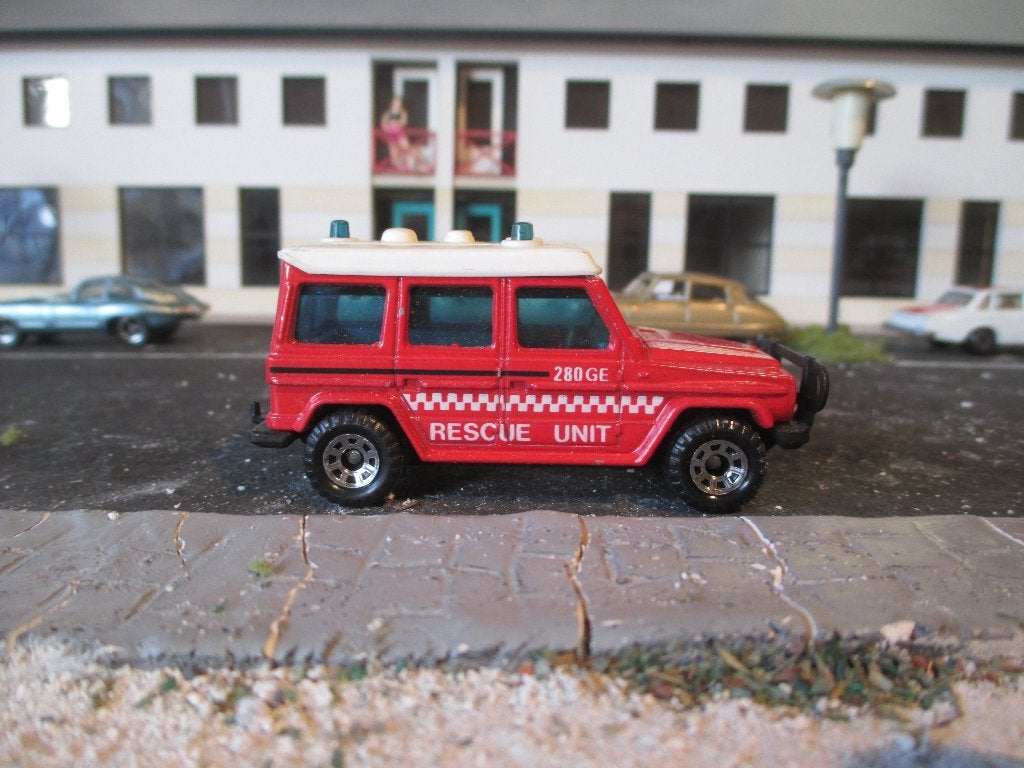 1:64 Mercedes Benz 280 GE G Wagon Matchbox Rescue Unit, Ophalen of Verzenden, Gebruikt, Auto