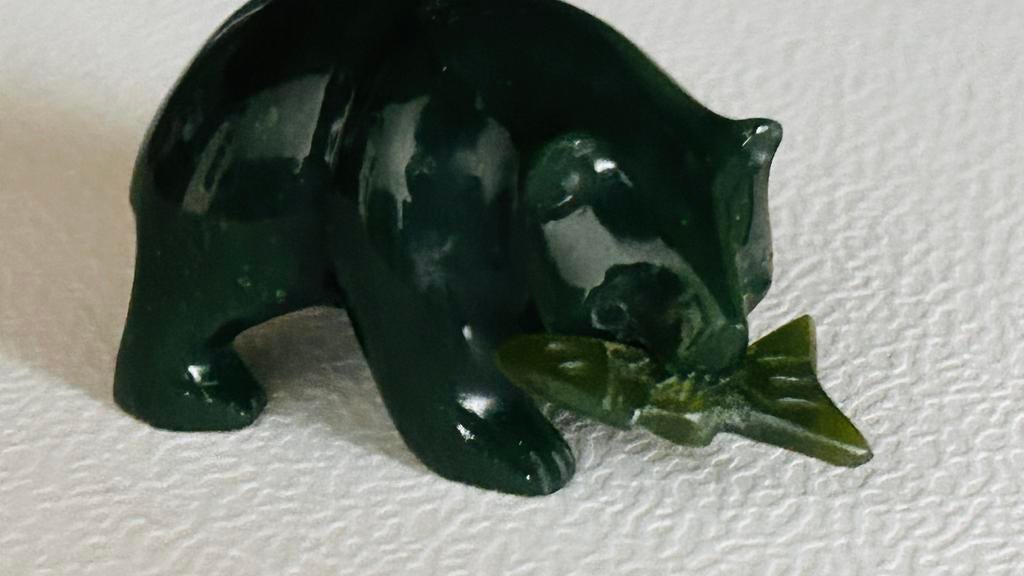 Nephrite Jade Beer met vis (miniatuur), Verzamelen, Verzenden, Zo goed als nieuw, Dier