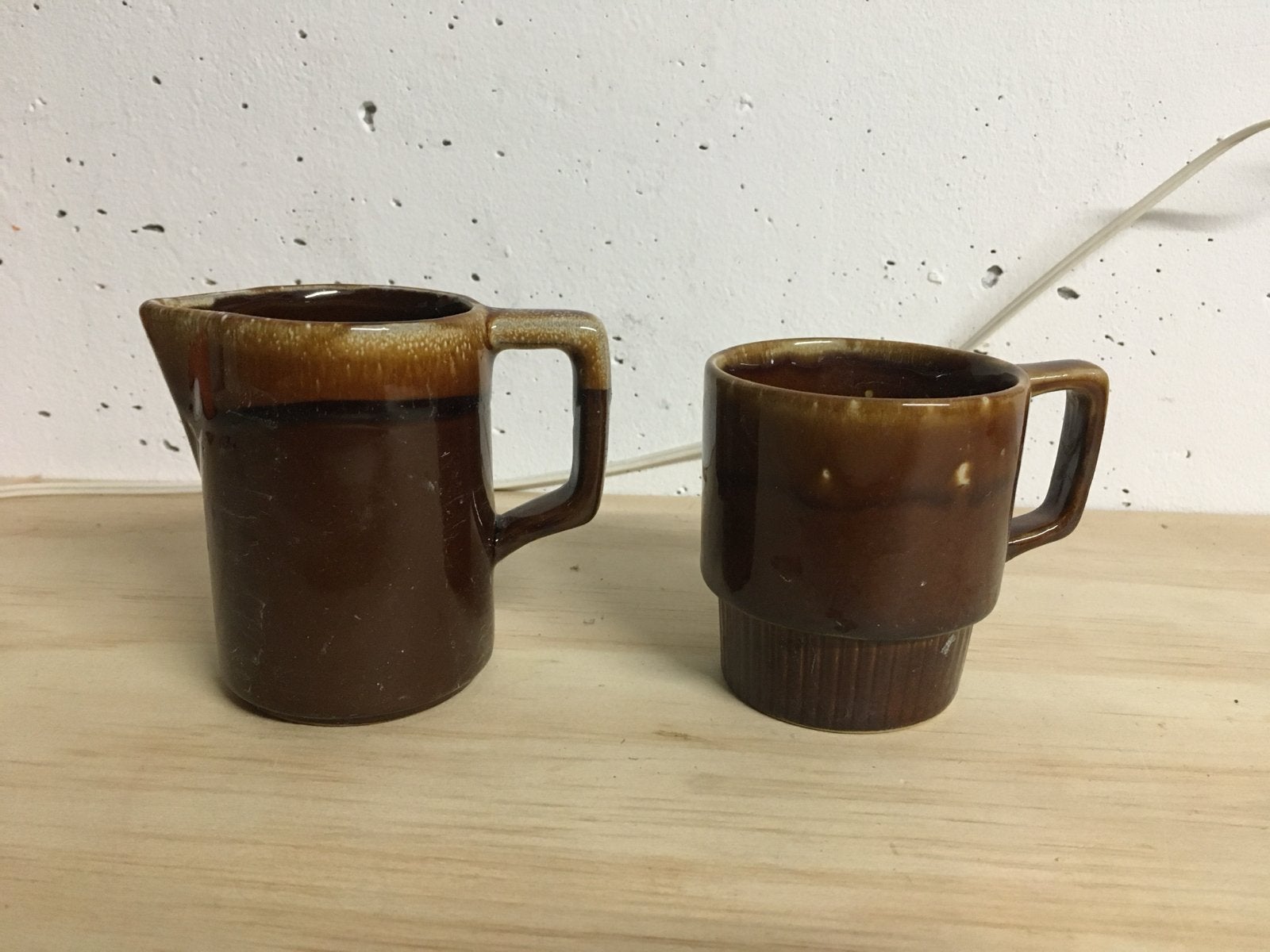 Vintage bruine keramische kan en mok set, Verzenden