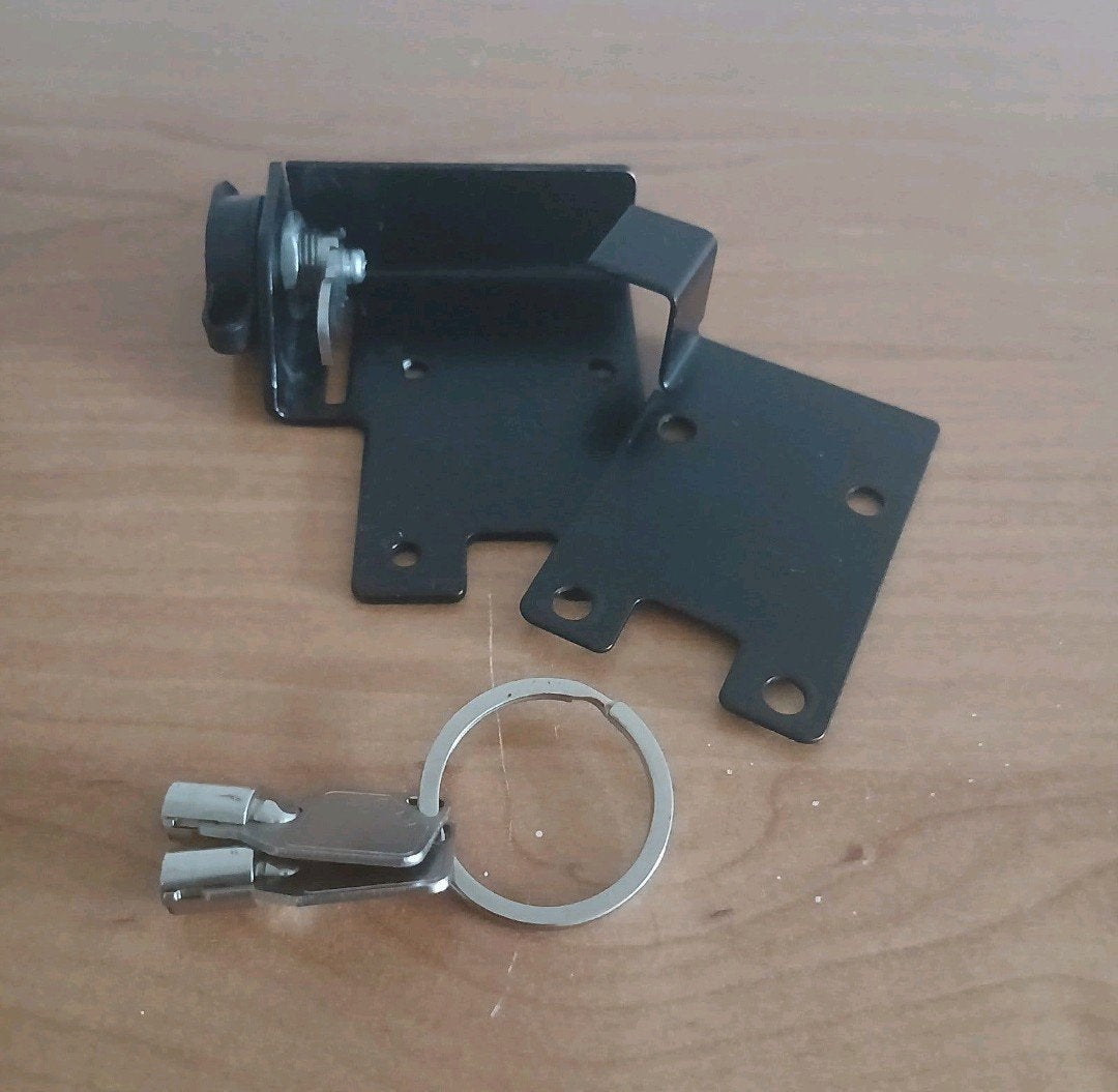 garmin zumo 5## serie 590 595 590lM 590lm slot mét sleutels, Ophalen of Verzenden, Zo goed als nieuw