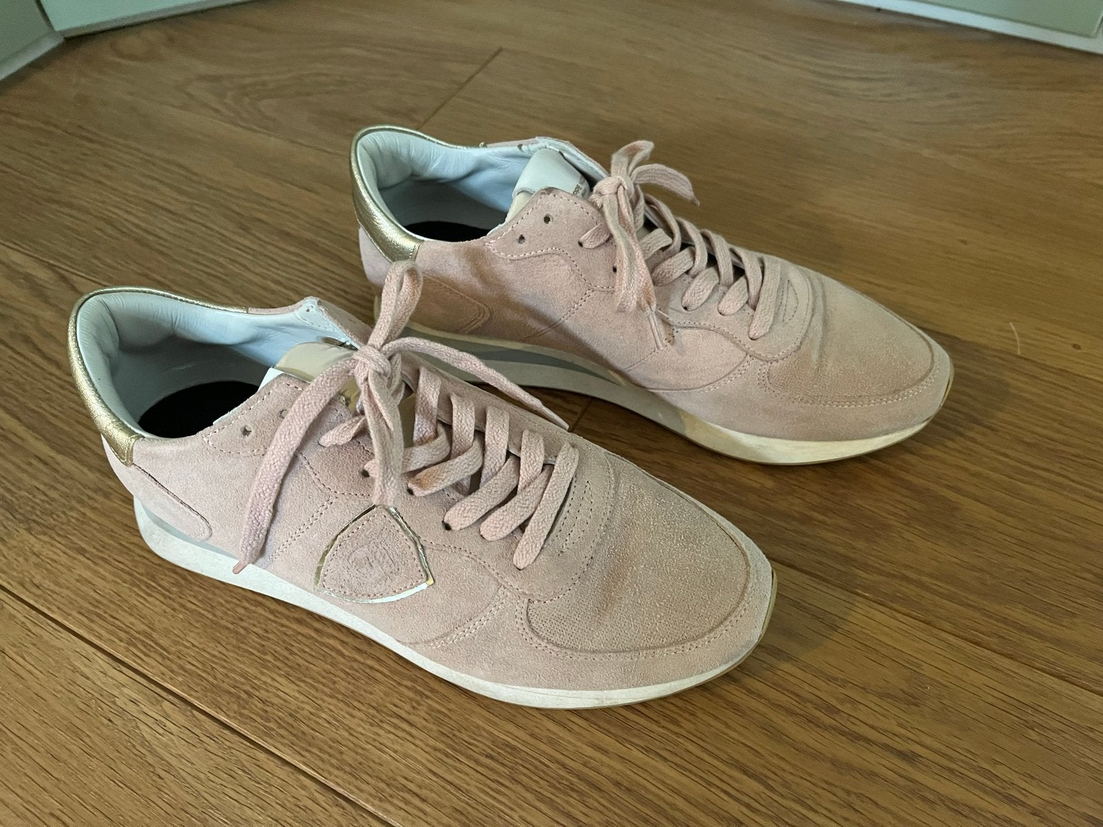 Philippe Model sneakers - Roze suède, Kleding | Dames, Schoenen, Zo goed als nieuw, Sneakers of Gympen, Roze, Ophalen