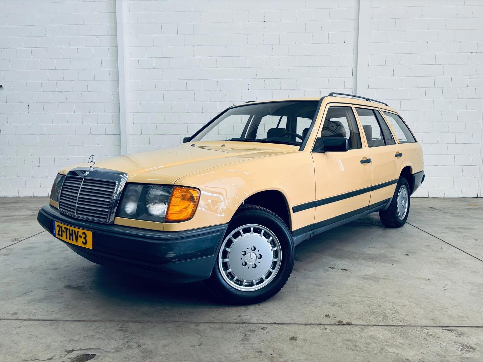 Mercedes-Benz 200-500 (W124) Combi 230 TE, Gebruikt, Beige, 4 cilinders, Lichtmetalen velgen