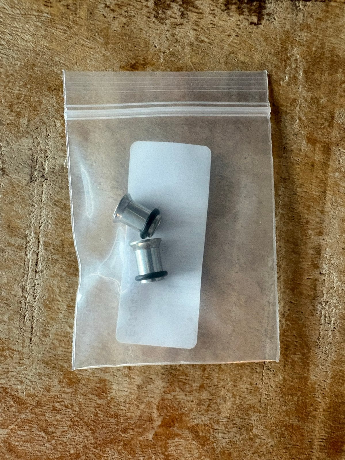 Tunnel plug 6mm nieuw, Overige materialen, Nieuw, Ophalen of Verzenden, Knopjes of Stekers