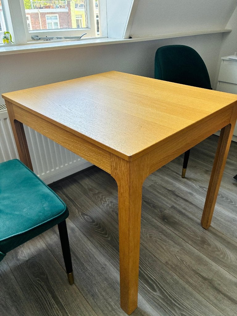 Twee groene stoelen en een uitschuifbare houten tafel, Ophalen, Gebruikt