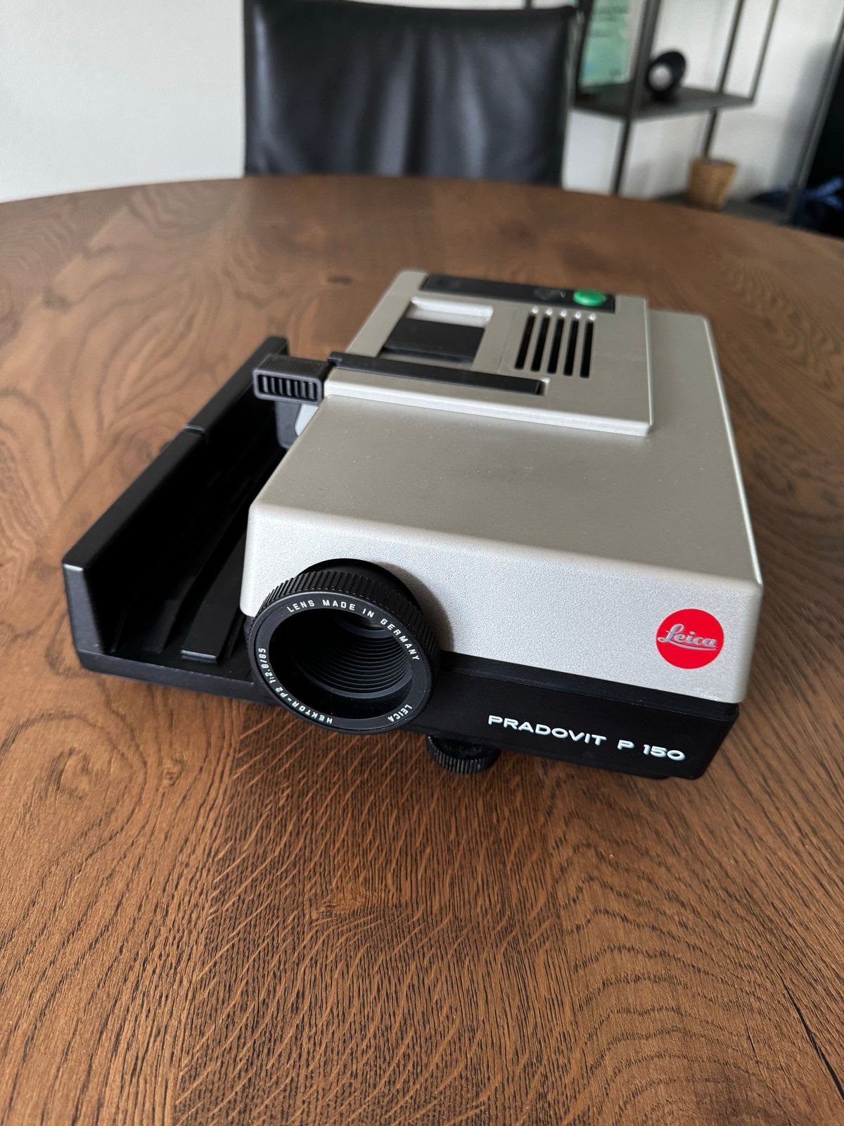 Leica Pradovit P 150 Diaprojector - Vintage en Functioneel, Audio, Tv en Foto, Diaprojectors, Ophalen of Verzenden, Zo goed als nieuw