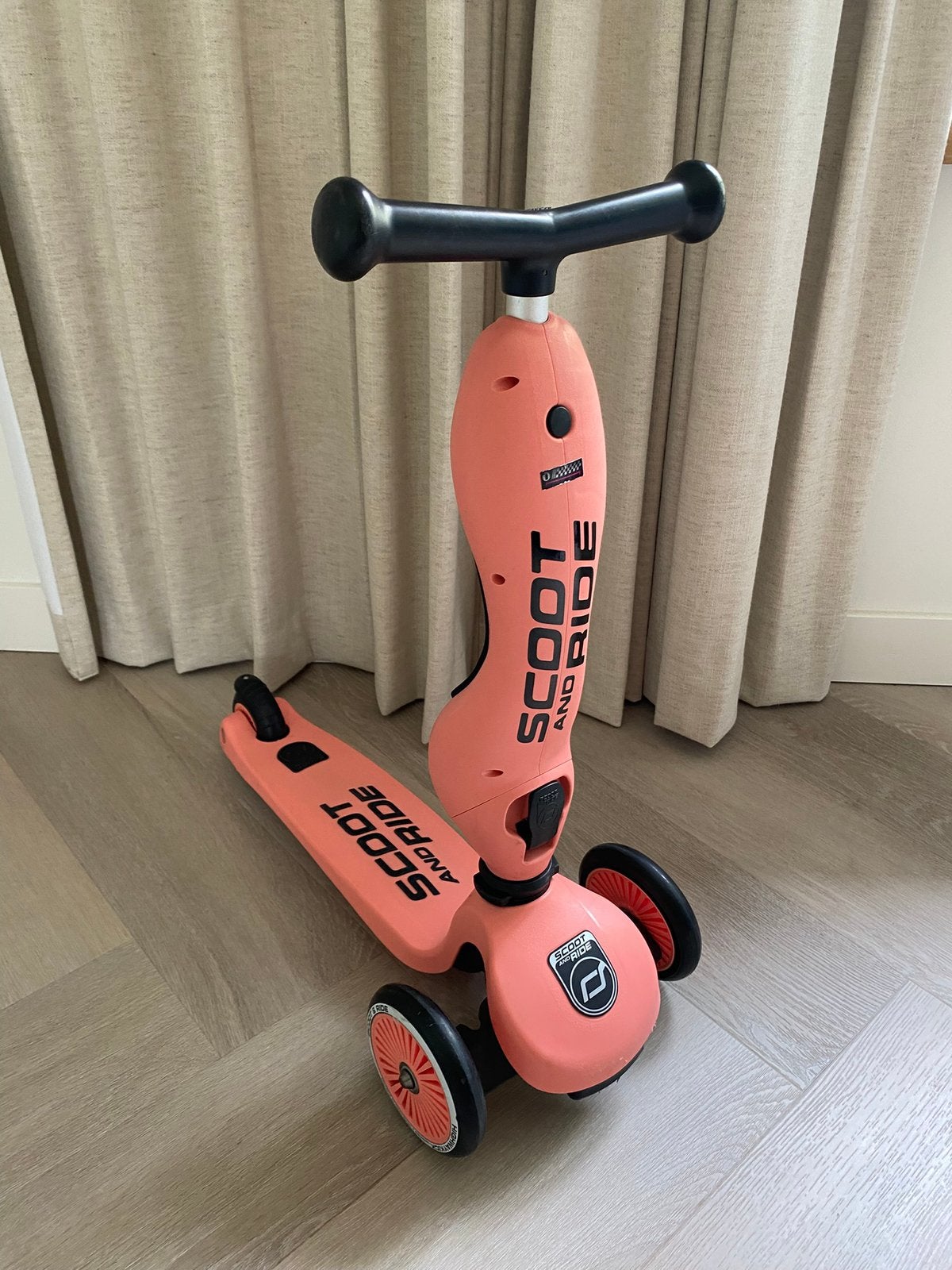 Zeer nette Scoot and Ride step/loopfiets zalmroze, Ophalen, Zo goed als nieuw, Gewone step