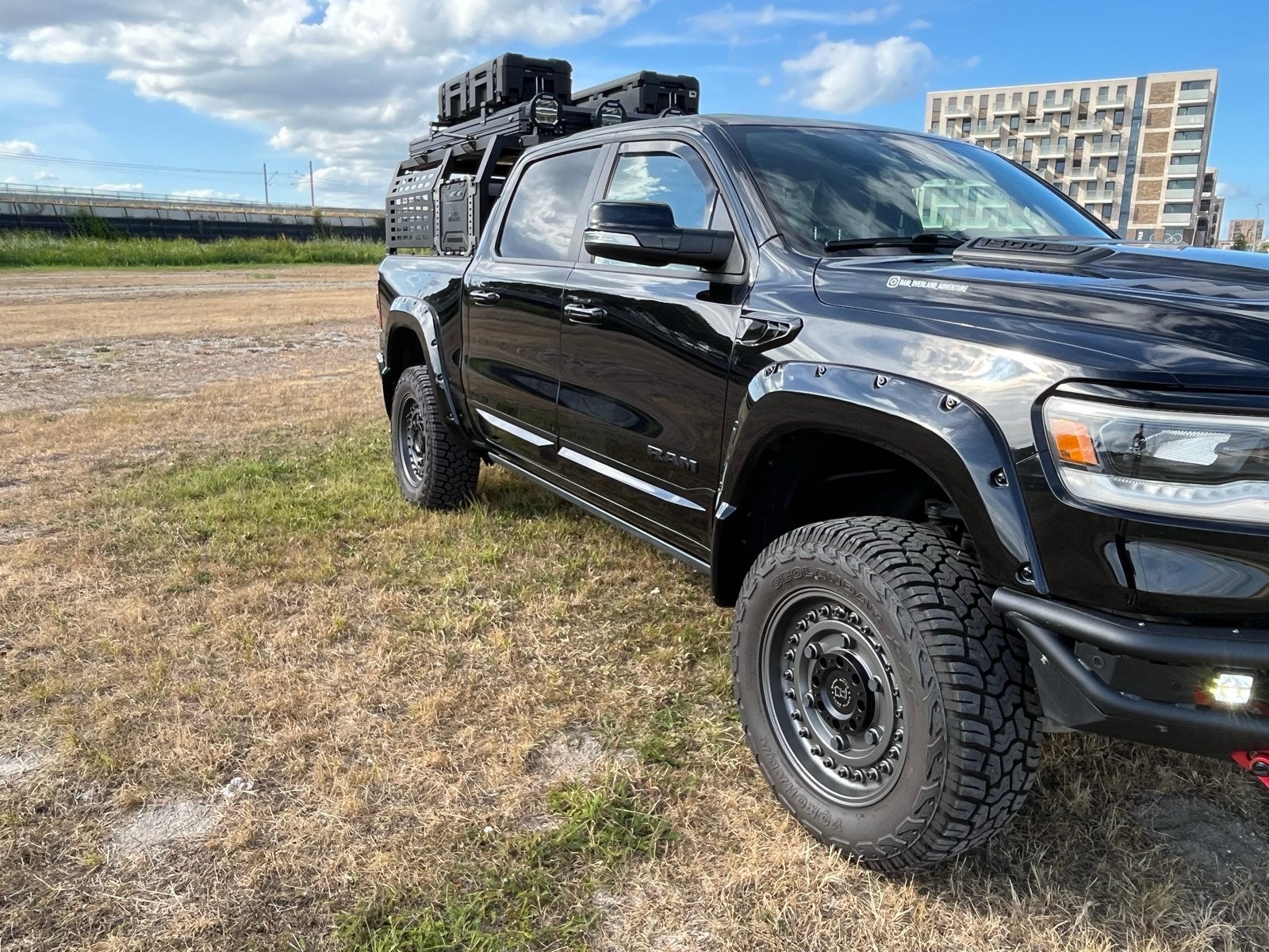 Foto 6 van Dodge RAM 1500 Laramie Night 2019 BDS Lift & Fox Overland