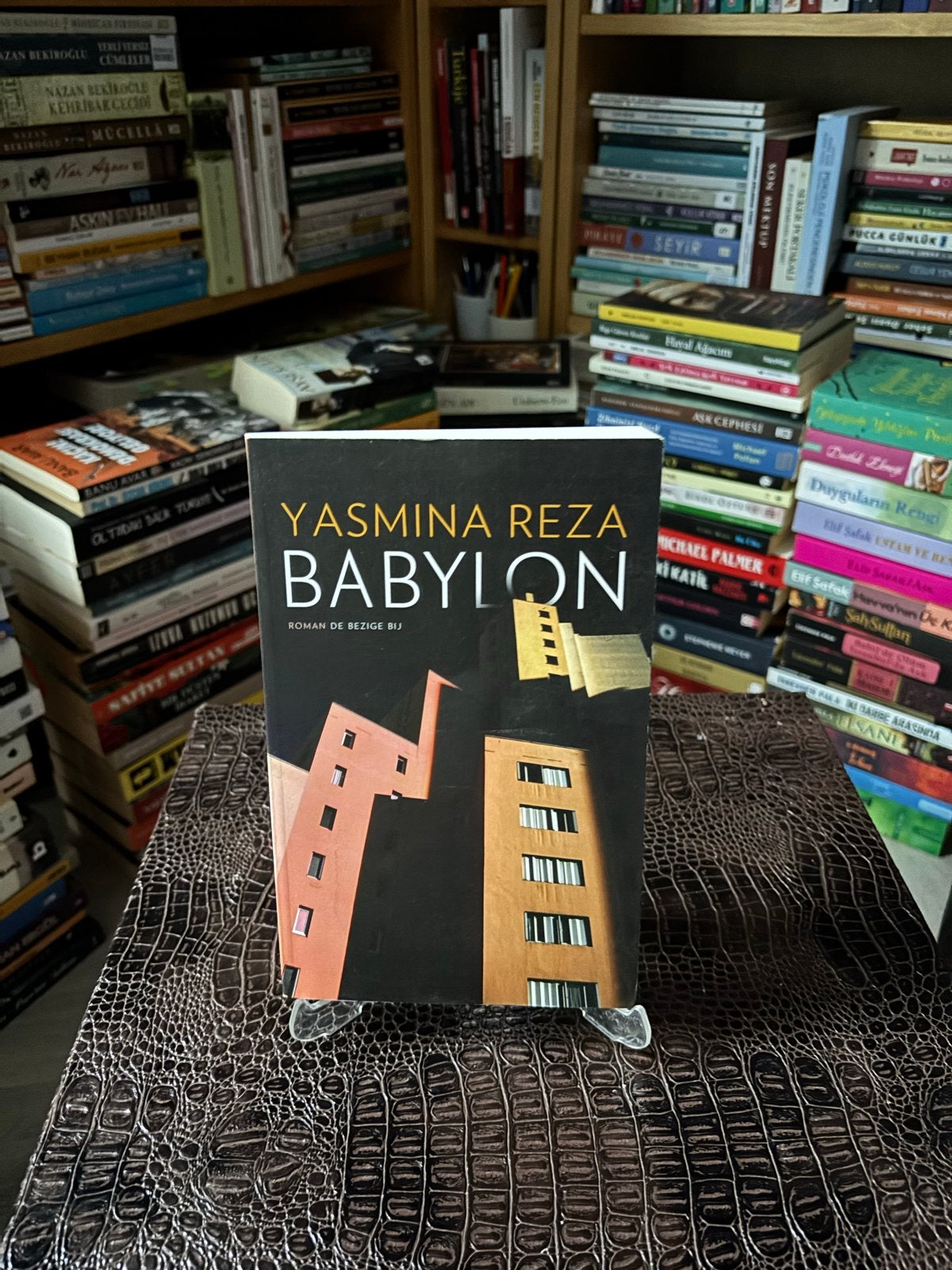 Yasmina Reza - Babylon (Roman), Ophalen of Verzenden, Gelezen, Europa overig