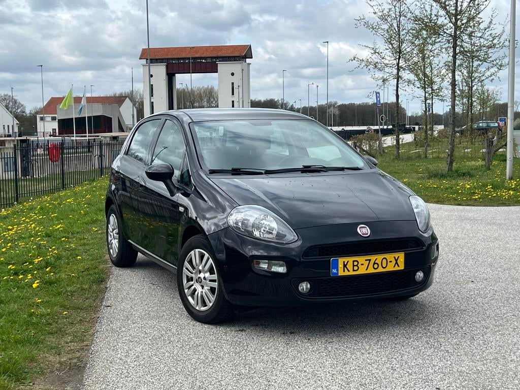 Fiat Punto 0.9 Twinair 74KW 5DR 2016 Zwart, Auto's, Fiat, Voorwielaandrijving, Origineel Nederlands, Handgeschakeld, 26 km/l