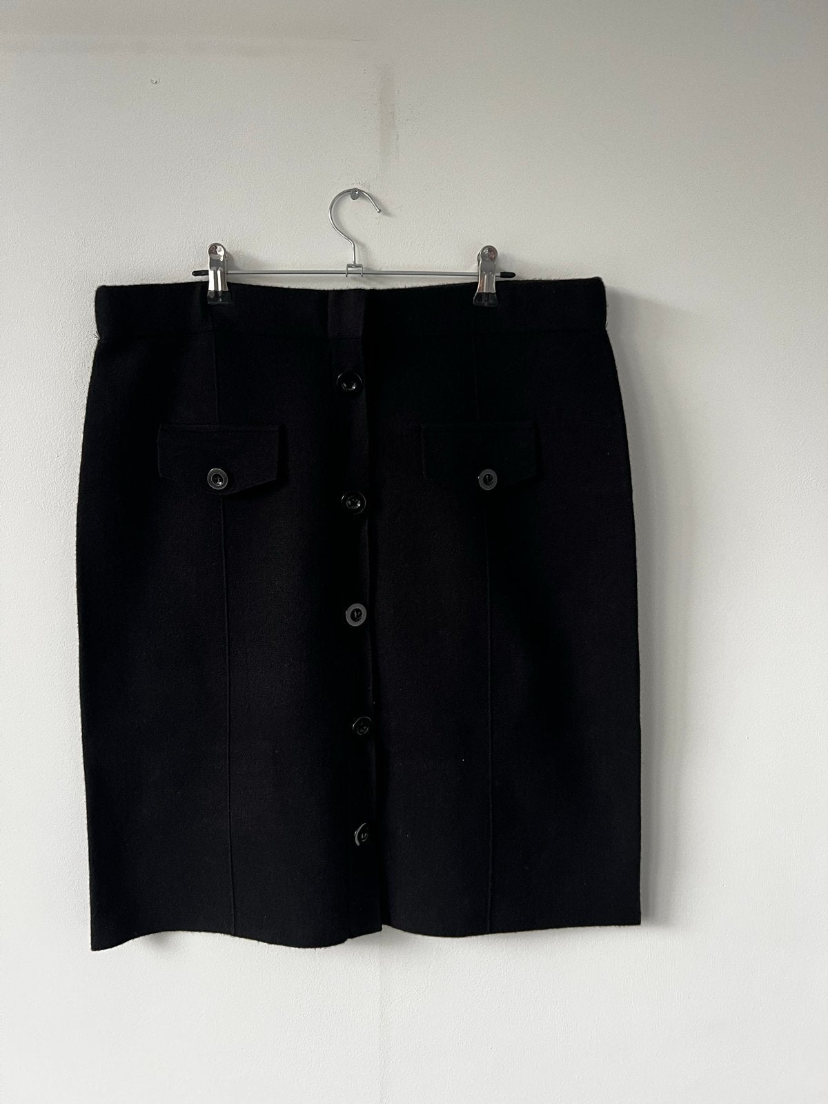 Nieuwe zwarte rok met knoopjes en zakken - Maat XL, Kleding | Dames, Zwart, Maat 46/48 (XL) of groter, Nieuw, Ophalen of Verzenden