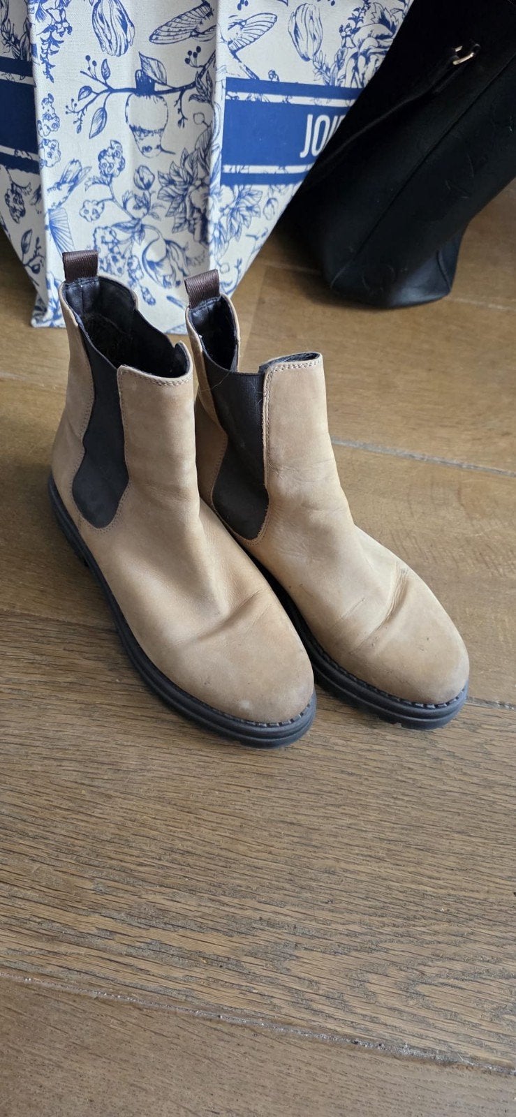 Beige Chelsea Boots - maat 40, Beige, Lage of Enkellaarzen, Ophalen of Verzenden, Onbekend