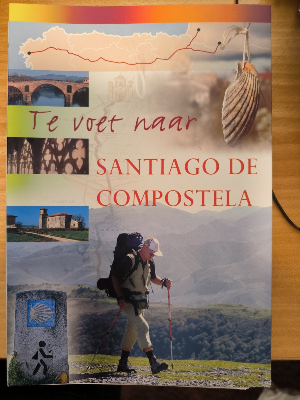 Te voet naar Santiago de Compostela - Reisgids, Overige merken, Europa, Ophalen of Verzenden, Zo goed als nieuw