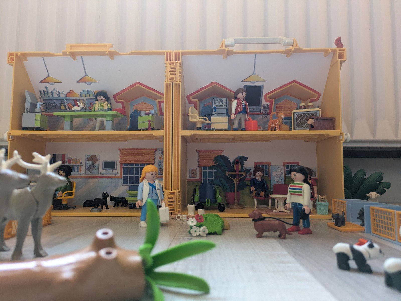 Playmobil Dierenkliniek met Dierenarts Auto en veel Dieren, Ophalen of Verzenden, Zo goed als nieuw, Complete set, Overige typen