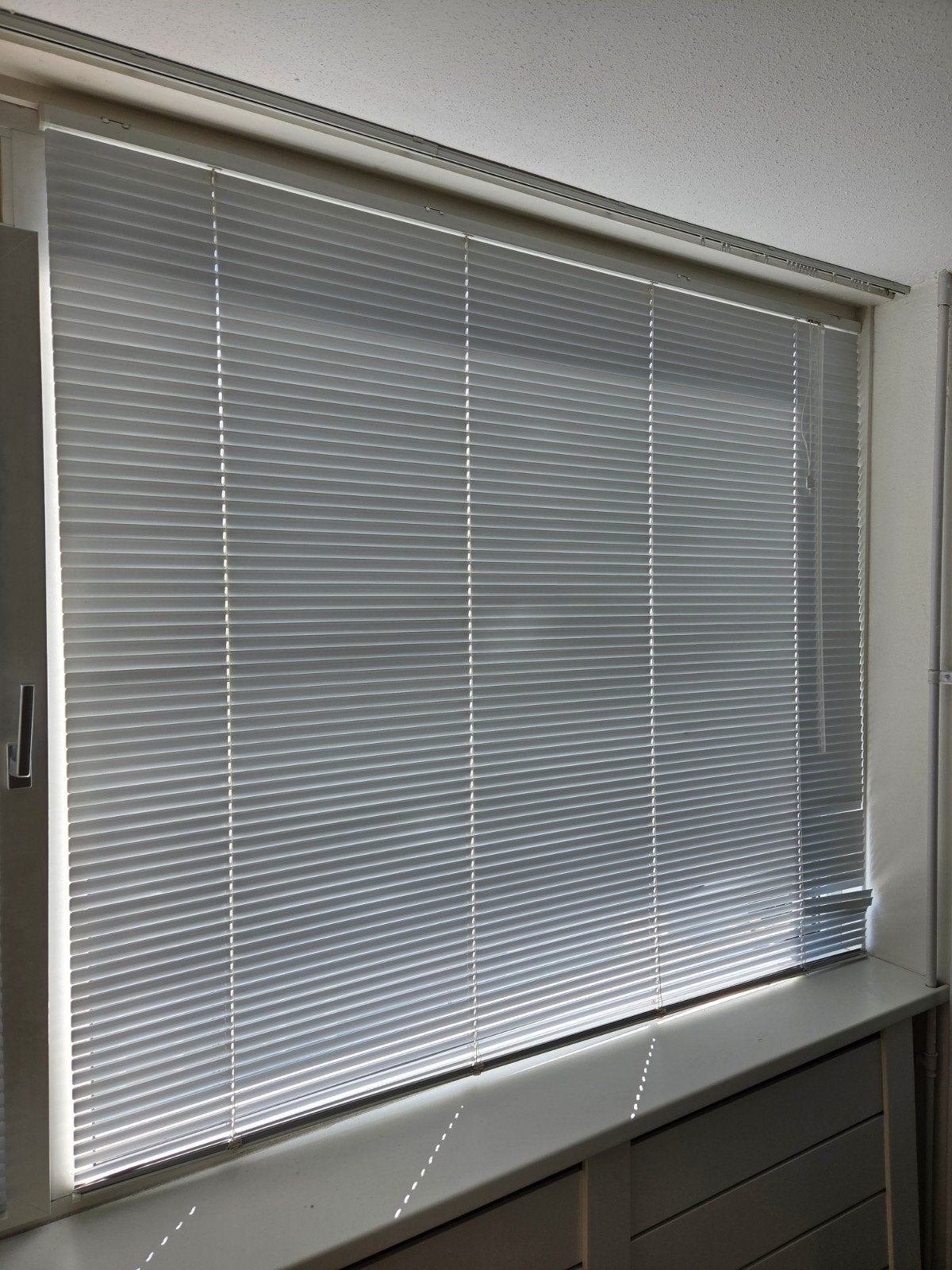 Witte jaloezieën - 180 cm b, 160 cm h T.E.A.B, Ophalen, Jaloezie, Gebruikt, Inclusief montageonderdelen