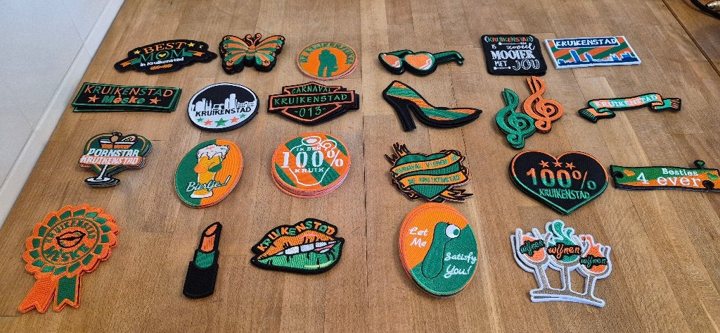 013 Carnaval emblemen tilburg ., Ophalen of Verzenden, Nieuw, Overige maten, Accessoires