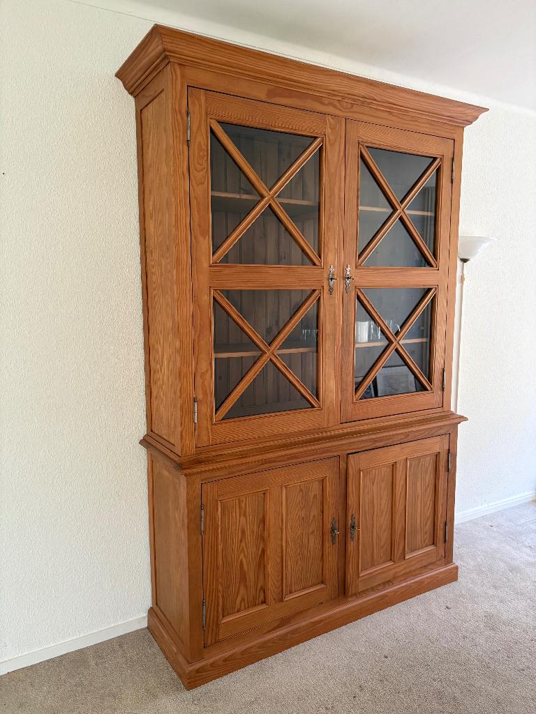 Ruime, mooie portugese servieskast, Huis en Inrichting, Kasten | Buffetkasten, Ophalen, 100 tot 150 cm, 200 cm of meer, Grenenhout