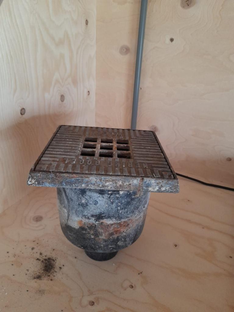 Put onderuitlaat met deksel, Ophalen, Gebruikt, Minder dan 2 meter, Overige materialen
