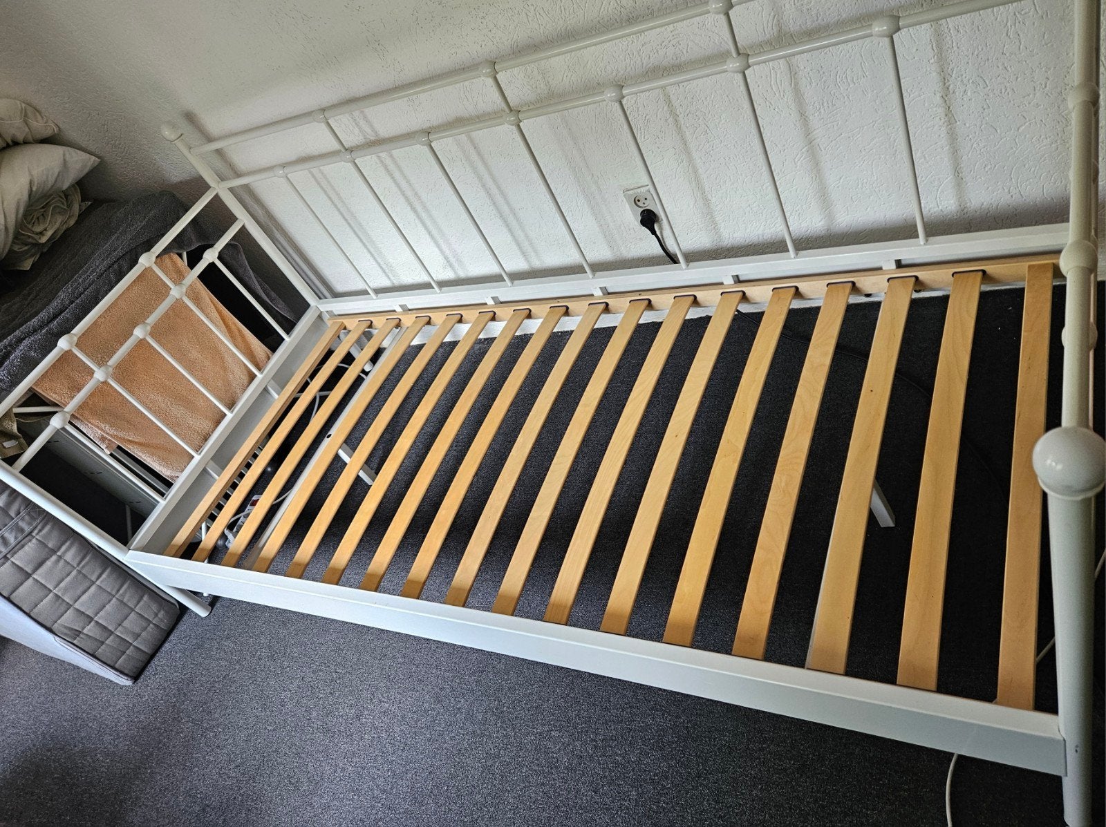 Wit metalen eenpersoons (kinder)bed met lattenbodem, Ophalen, Gebruikt, 90 cm, Eenpersoons