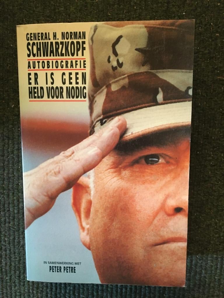 Er is geen held voor nodig (autobiografie); door Peter Petre, Overige, Ophalen of Verzenden, Zo goed als nieuw, Peter Petre