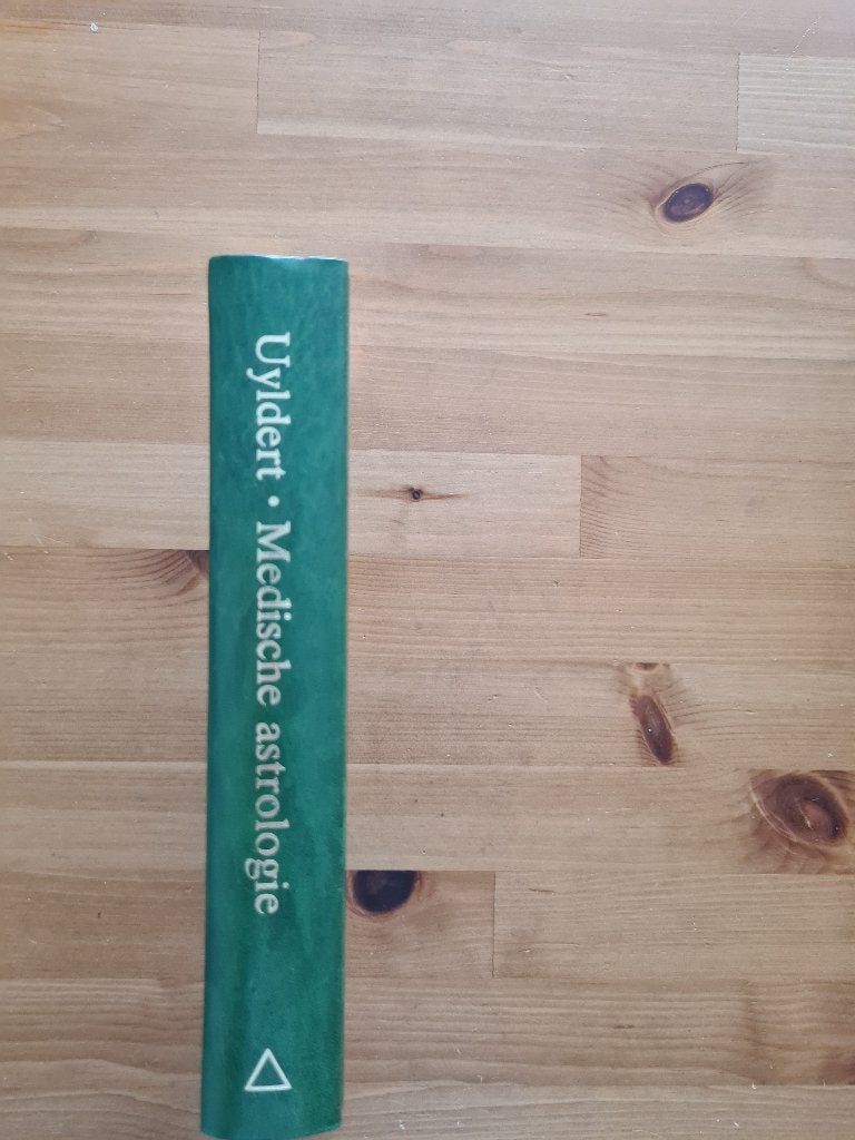Mellie Uyldert - Medische Astrologie, Ophalen of Verzenden, Zo goed als nieuw, Astrologie, Achtergrond en Informatie
