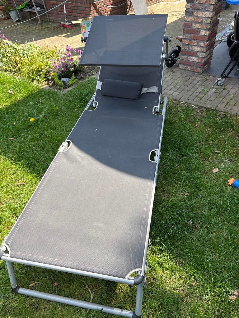 Ligbed met verstelbaar luifeltje, Tuin en Terras, Ophalen, Zo goed als nieuw, Textileen, Inklapbaar