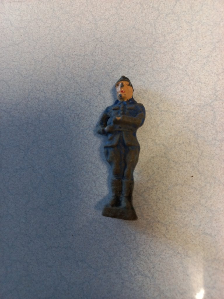 Brandweer mannetje jaren 30-40 6cm groot, Ophalen of Verzenden, Overige soorten, Nederland, Embleem of Badge
