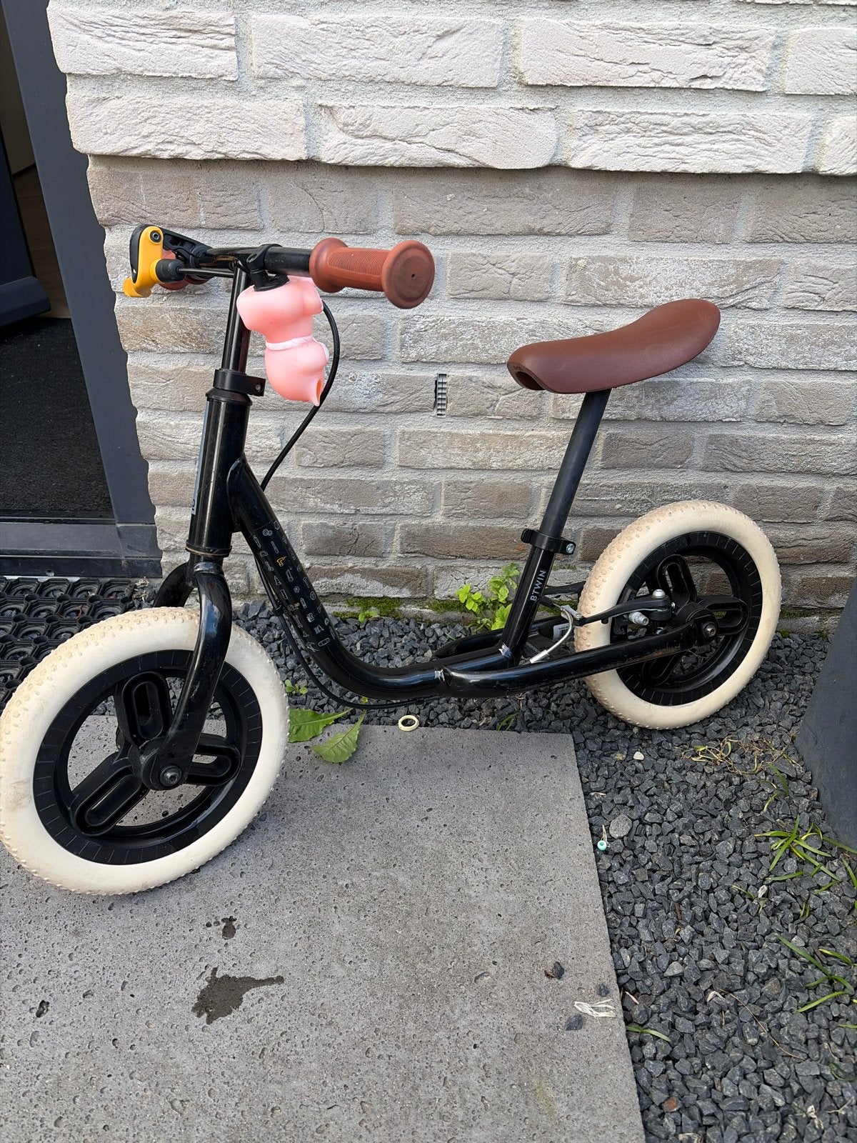 B'Twin loopfiets zwart met bruin zadel, Ophalen, Gebruikt, Velgrem, 16 tot 20 inch