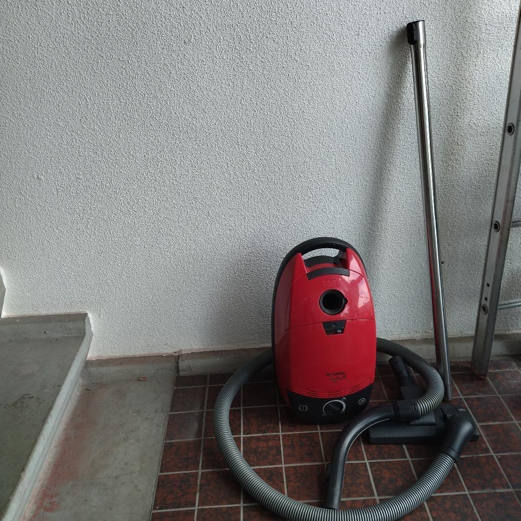 Miele Cat & Dog stofzuiger, Witgoed en Apparatuur, Stofzuigers, Gebruikt, Inclusief accessoires, Miele, Sledestofzuiger