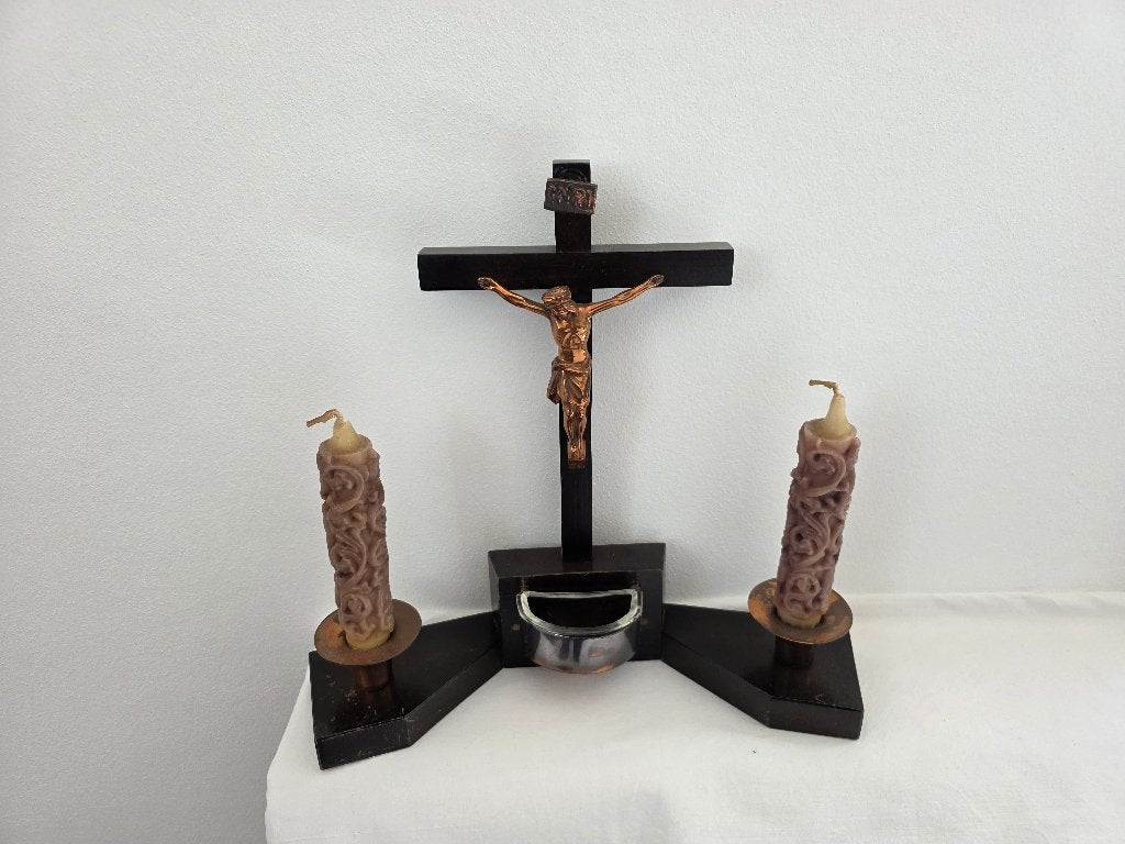 Kruisbeeld met koperen kandelaars, Ophalen of Verzenden, Overige materialen