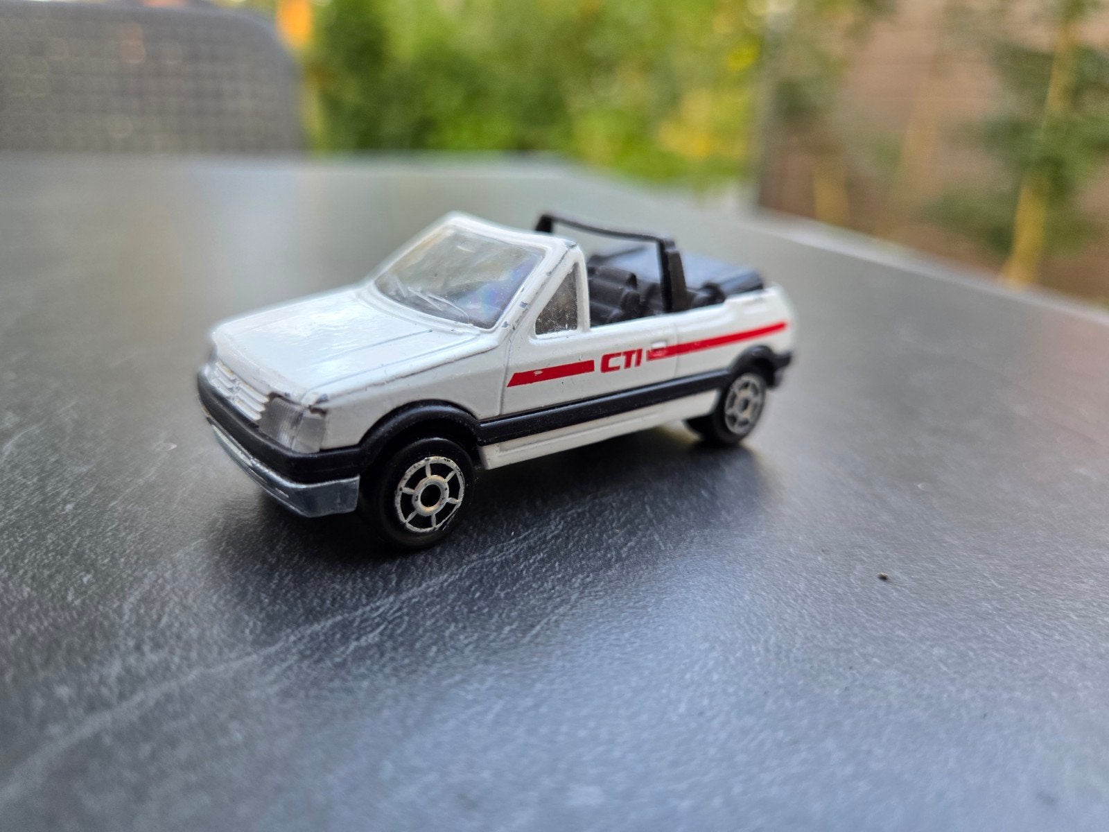 Peugeot 205 gti cabrio majorette nr 261, Ophalen, Auto