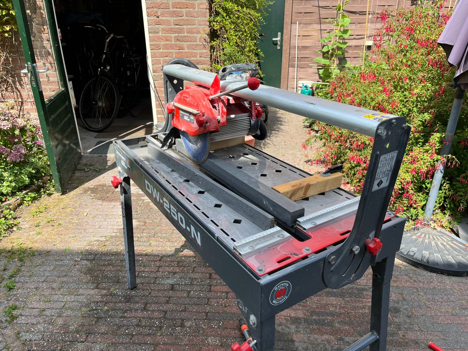 Rubi DW-250-N Tegelzaagmachine nat met extra zaagbladen, Doe-het-zelf en Verbouw, Ophalen, Gebruikt, Overige typen, 30 tot 70 mm
