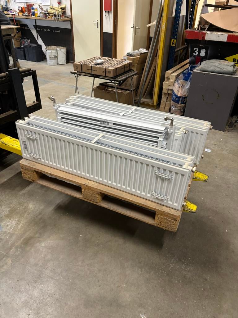 Diverse NIEUWE radiatoren: Dubbel en Enkel, diverse maten, 30 tot 80 cm, Radiator, Nieuw, Ophalen of Verzenden