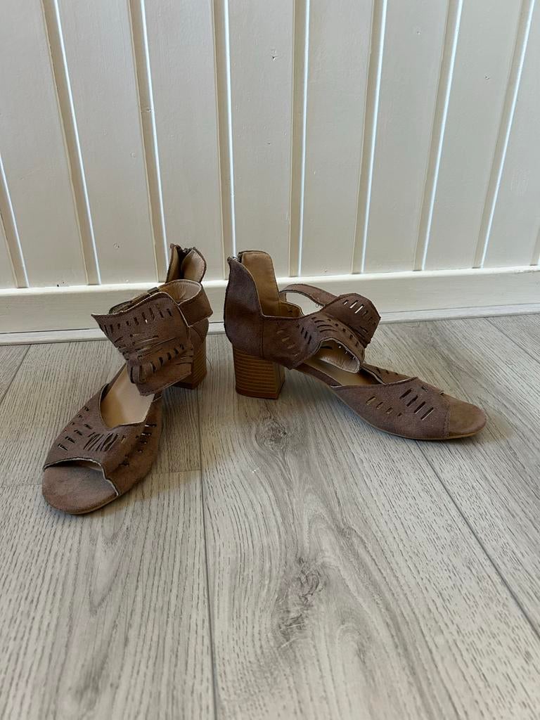 Taupe open zomerschoenen met hakje - maat 40/41, Ophalen of Verzenden, Gedragen, Bruin, Sandalen of Muiltjes