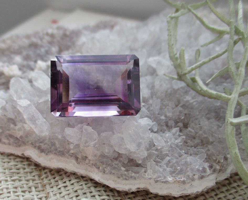Amethist Octagon cut, Sieraden, Tassen en Uiterlijk, Edelstenen, Ophalen of Verzenden, Nieuw