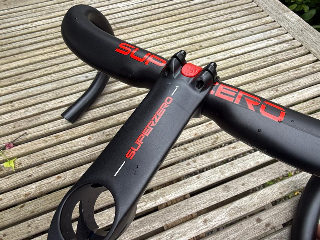 Deda Superzero stuur en stuurpen, Fietsen en Brommers, Fietsonderdelen, Ophalen of Verzenden, Zo goed als nieuw, Stuur, Aluminium