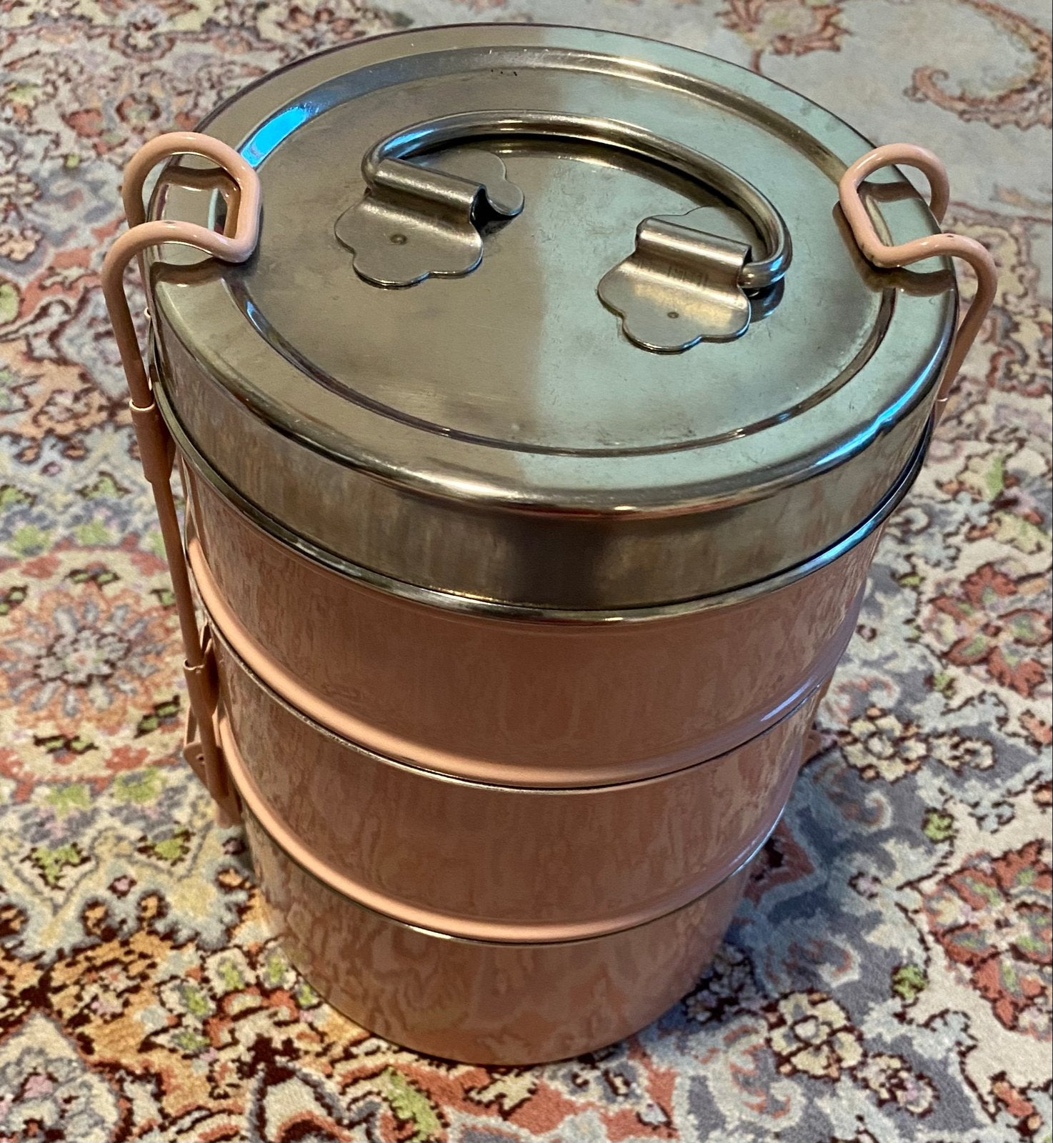 Vintage roze metalen lunchbox / tiffin met 3 lagen, Ophalen, Gebruikt, Roze, Metaal